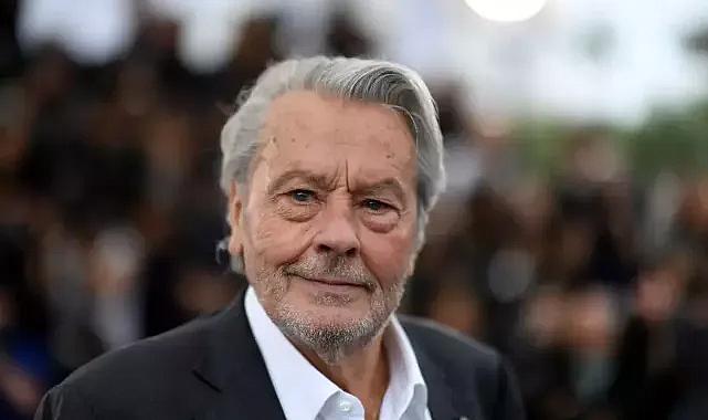 Fransa'da Alain Delon’un evinde onlarca silah ele geçirildi