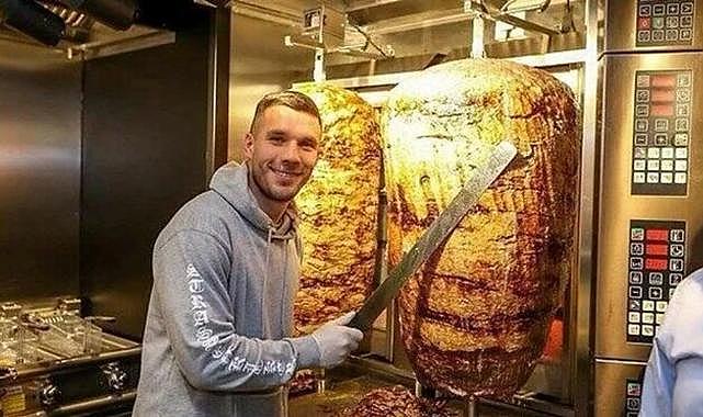 Galatasaray'ın eski futbolcusu Almanya'da döner milyoneri oldu