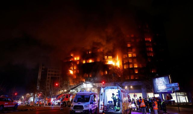 İspanya'da 14 katlı binada yangın: 10 kişi öldü