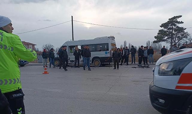 Konya’da öğrenci servisi ile kamyonet çarpıştı: 11 yaralı