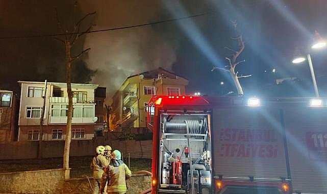 Sarıyer'de 3 katlı binada yangın