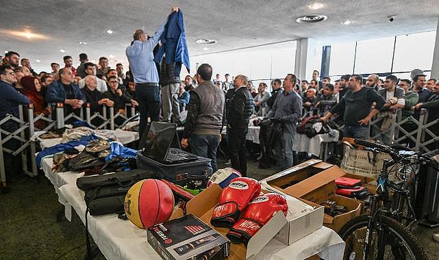 Toplu taşıma araçlarında unutulan eşyalar açık arttırmayla satıldı