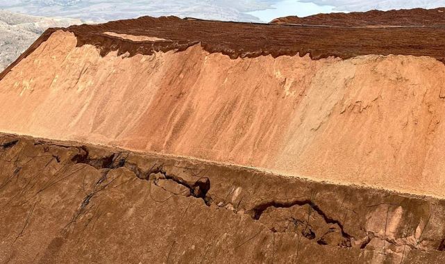 Toprak kayması öncesi çekilen çatlak fotoğrafları bilirkişi raporunda
