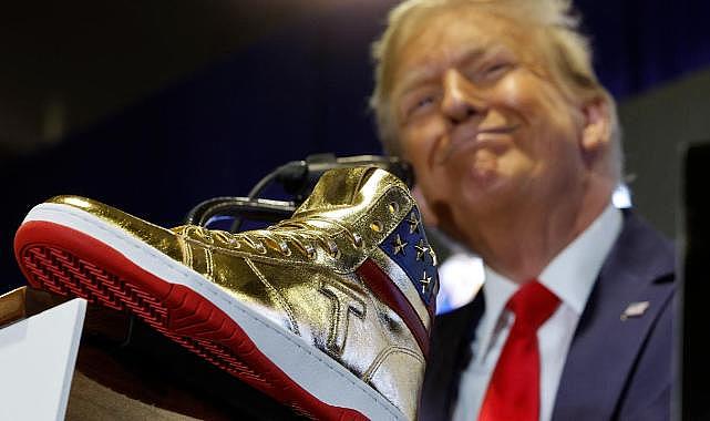 Trump'tan ilginç seçim kampanyası: Ayakkabı ve parfüm satışına başladı