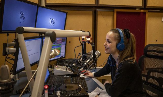 Türkiye'de radyo yayınları 97 yıldır sürüyor