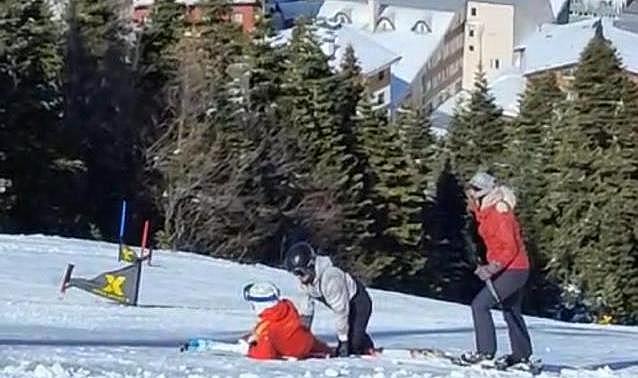 Uludağ'da faciadan dönüldü...Telesiyejin telleri koptu, bir turist yaralandı