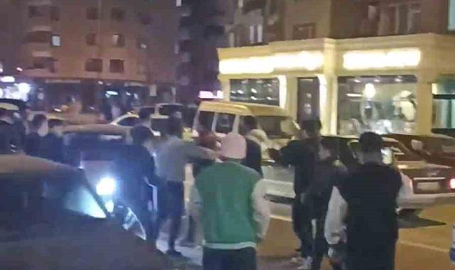Yolu kesip çiftetelli oynadılar