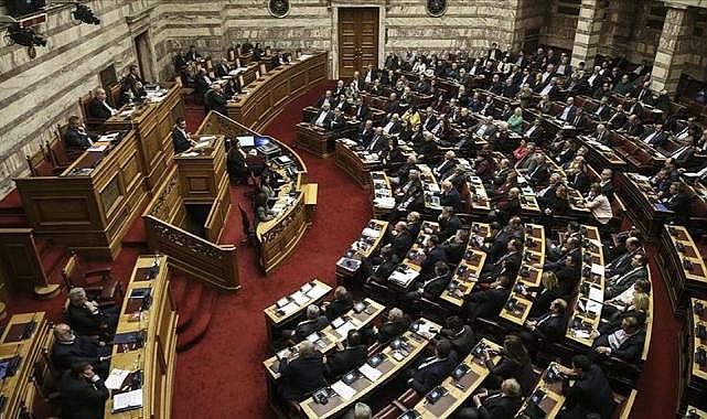 Yunanistan'da eşcinsel çiftler için evlilik ve çocuk edinme yasasına onay