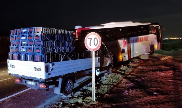 Zincirleme kazaya otomobil, kamyonet ve otobüs karıştı: 2 ölü, 2 yaralı