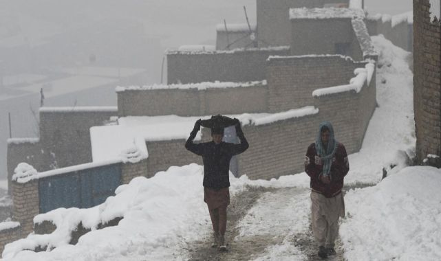 Afganistan'da olumsuz hava koşulları nedeniyle en az 60 kişi hayatını kaybetti