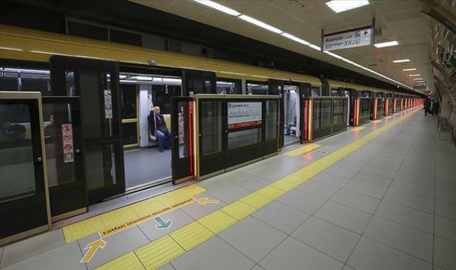 Aksaray Metro İstasyonu'nda trenden duman çıkması nedeniyle seferler aksadı