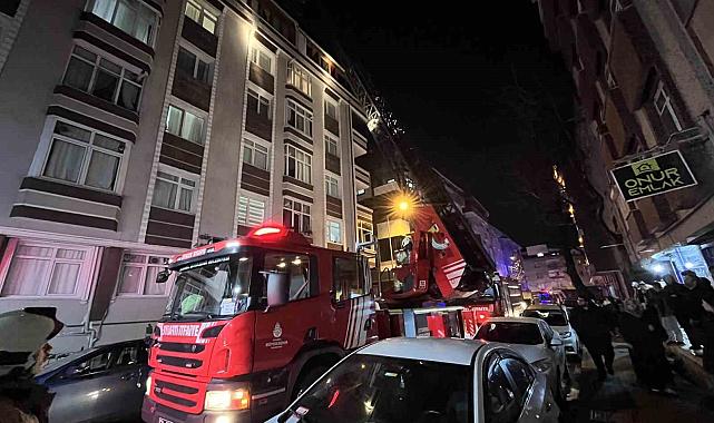 Avcılar'da 6 katlı binanın çatısında yangın