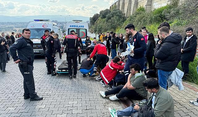 Aydın'da halk otobüsünün devrilmesi sonucu 28 kişi yaralandı