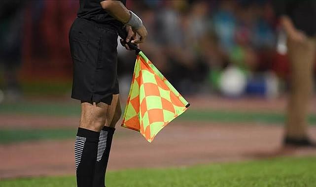 Bayern Münih maçında yıldız oyuncu yere yığıldı: Nefes alamayan futbolcunun hayatını hakem kurtardı