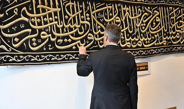 Başkan Aktaş, Kâbe örtüleri sergisini gezdi
