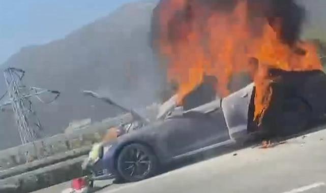 Bursa'da alev alev yanan Tesla küle döndü!