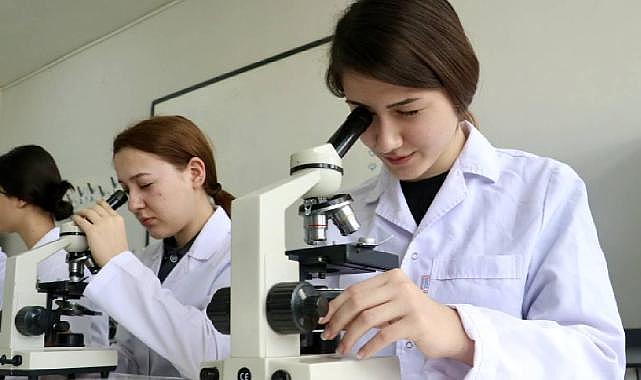 Bursa'da meslek lisesi öğrencileri turşu suyundan sıvı gübre üretti