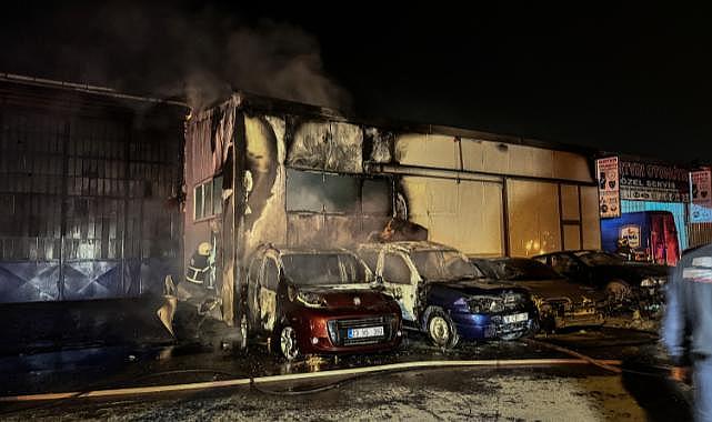 Bursa'da oto tamirhanesinde yangın: 4 araç zarar gördü