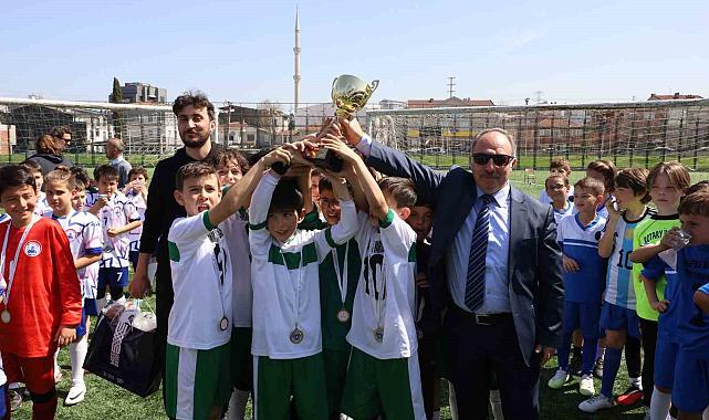 Bursa'da İlkokul Futbol Şenliği'nde kupalar sahiplerini buldu