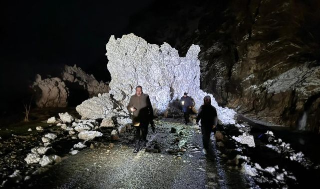 ÇatakPervari kara yolu çığ nedeniyle kapandı