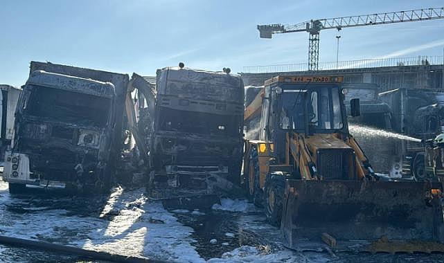 Esenyurt'ta tır garajında yangın: 3 araç kullanılamaz hale geldi