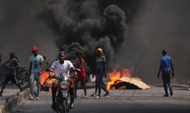 Haiti sokaklarında dehşet: Yüzlerce mahkum hapishaneden kaçtı