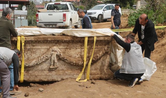 Hatay'da evin bahçesinde lahit bulundu