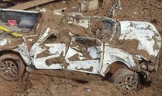 İliç'te maden faciasında toprak altında kalan pikaba ulaşıldı