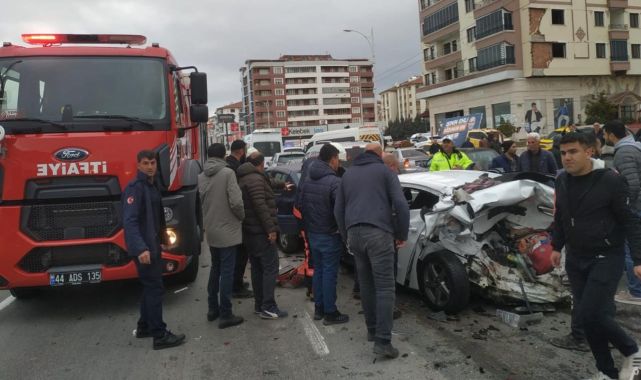 Malatya'da zincirleme kaza: 1'i ağır, 5 yaralı