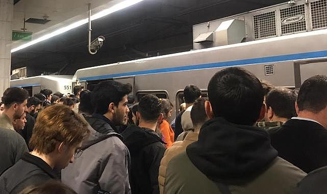 Mecidiyeköy metro istasyonunda bir kadın intihar etti