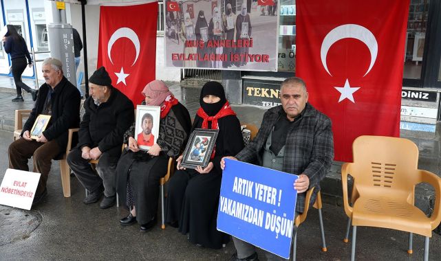 Muşlu aileler, DEM Parti önündeki eylemlerine devam ediyor