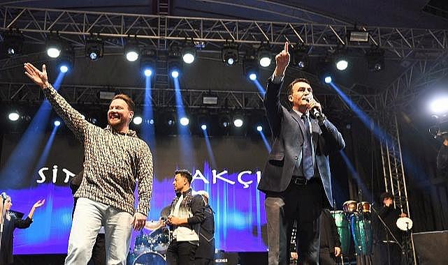 Osmangazi Meydanı’nda coşku Sinan Akçıl ile devam etti