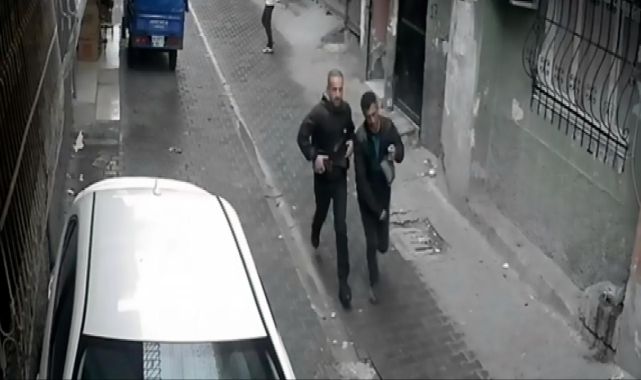 Otomobilin lastiğini patlatıp tamircide 270 bin lirasını çaldılar