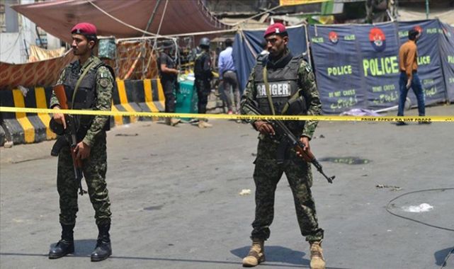 Pakistan'da bombalı saldırı: 5'i Çinli 6 kişi öldü