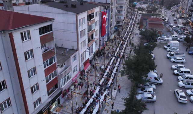 Tekirdağ'da 5 bin kişi ramazanın ilk iftarında bir arada oruç açtı
