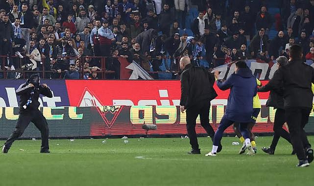 Trabzon'daki olaylı maçta korner direği ile futbolculara koşan 4 kişi tutuklandı