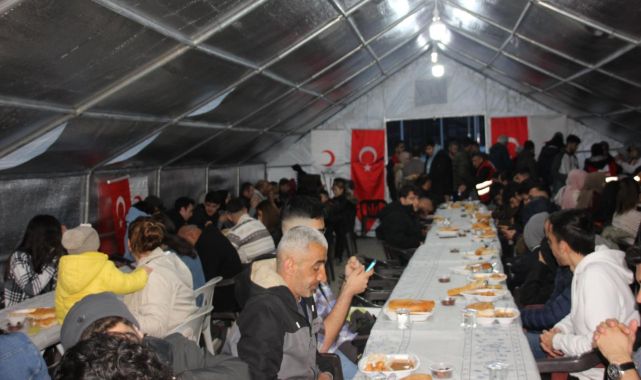 Türk Kızılay'dan Hakkari'de 400 kişilik iftar çadırı