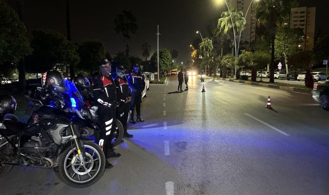 Adana'da polis ekiplerince düzenlenen helikopter destekli