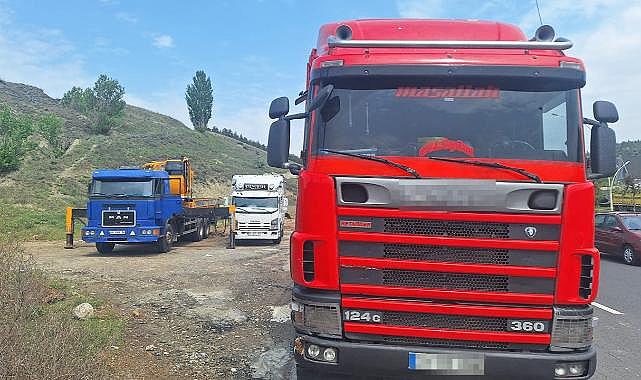 Arıza yapan aracını kaldırmak için çağırdığı kamyonun altında kaldı