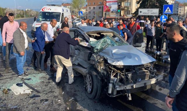 Bolu'da otomobil otobüse çarptı: 2 ölü