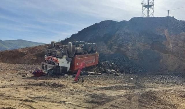 Bursa'da hafriyat kamyonu şarampole yuvarlandı! 1 yaralı