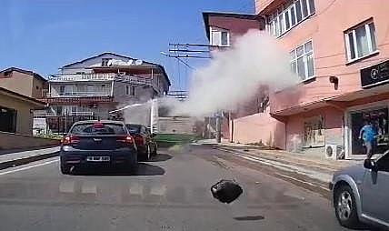 Bursa'da otobüsün su borusu bomba gibi patladı