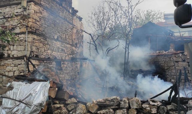 Bursa'da yangın: Müstakil ev küle döndü