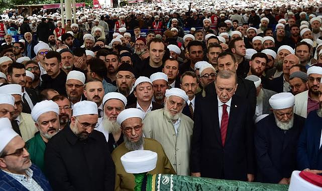 Cumhurbaşkanı Erdoğan, İsmailağa Cemaati lideri Hasan Kılıç'ın cenaze törenine katıldı