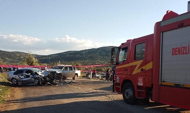 Denizli'de otomobille pikabın çarpıştığı kazada 2 kişi öldü