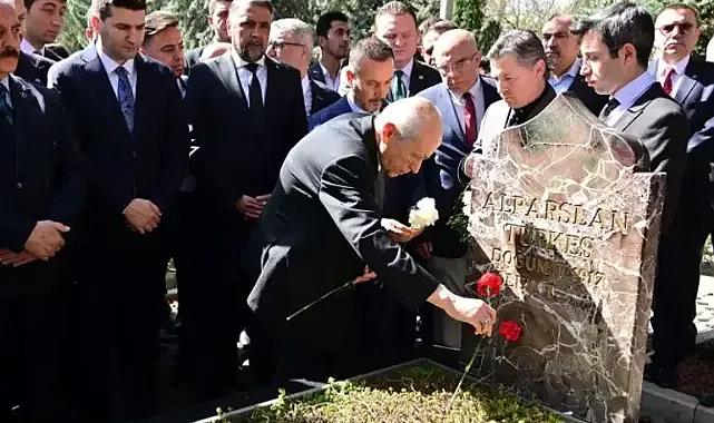 Devlet Bahçeli'den Alparslan Türkeş'in mezarına ziyaret