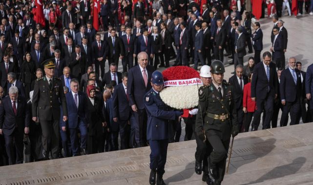 Devlet erkanı Anıtkabir'i ziyaret etti