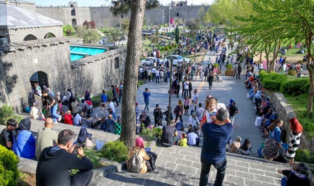 Diyarbakır bayram tatilinde yaklaşık 500 bin kişiyi ağırladı