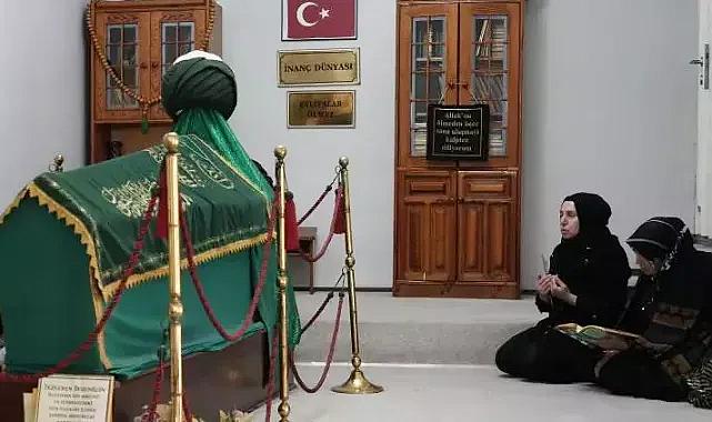 Evin içindeki türbe görenleri şaşkına çeviriyor