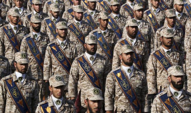 İran'da Devrim Muhafızlarına ait askeri tesisle iki karakola eş zamanlı saldırılar düzenlendi